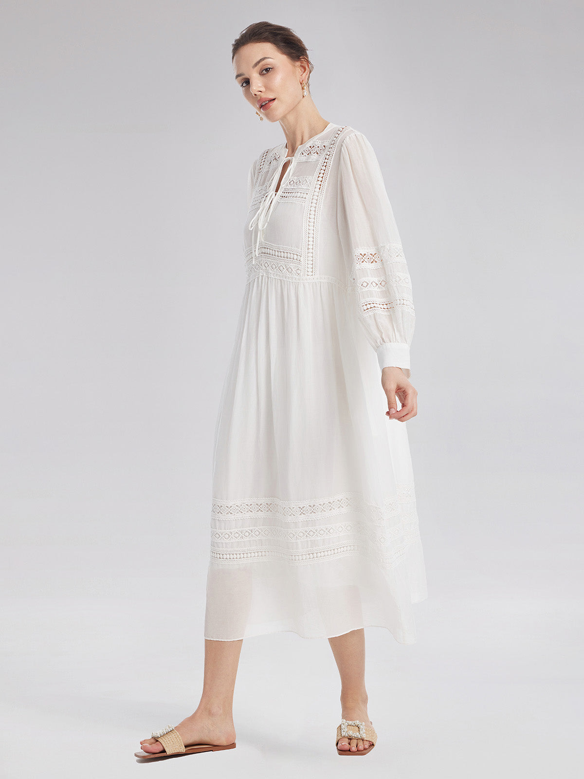 Pencereli Nakışlı Bağcıklı Elbise