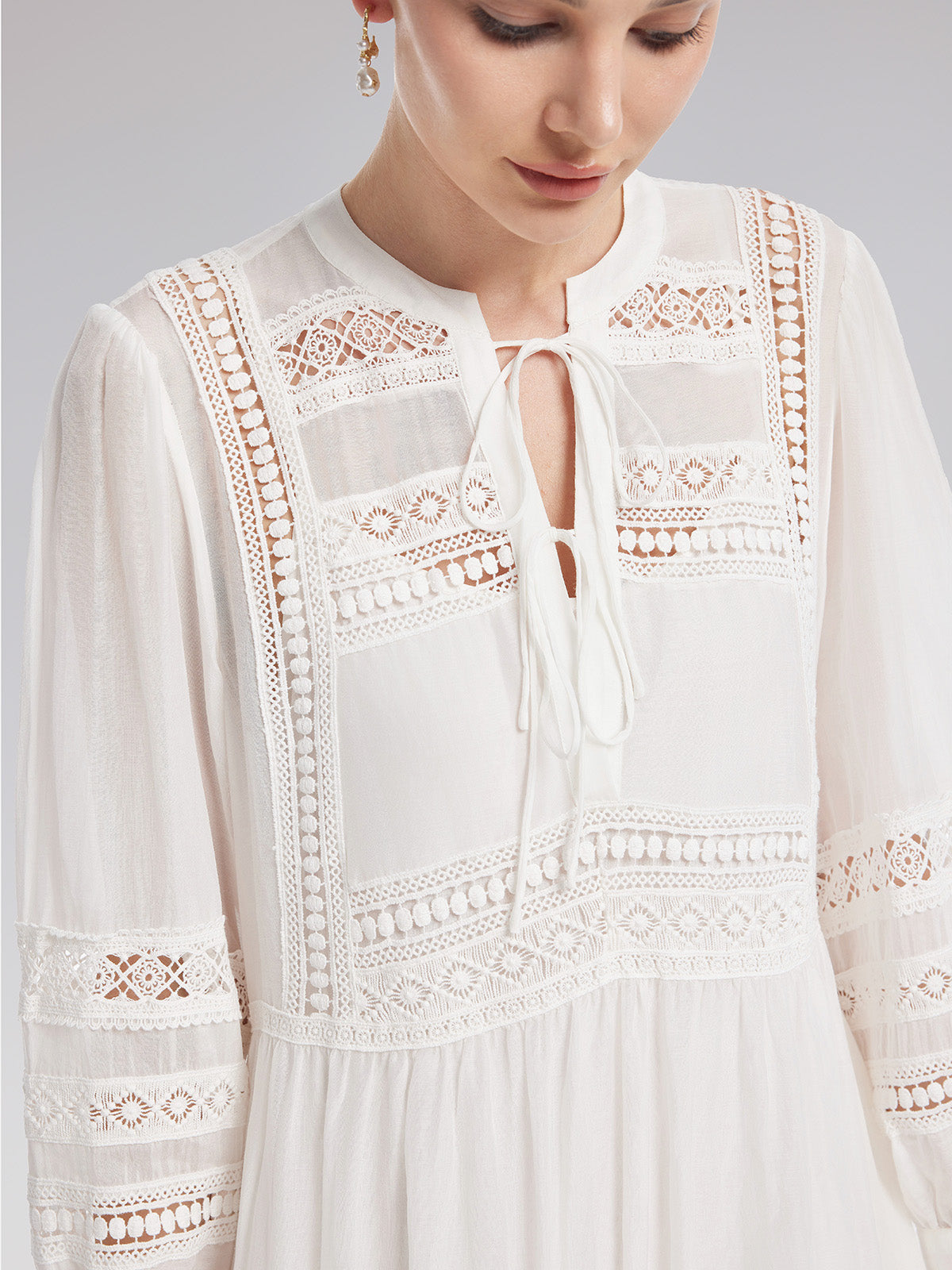 Pencereli Nakışlı Bağcıklı Elbise