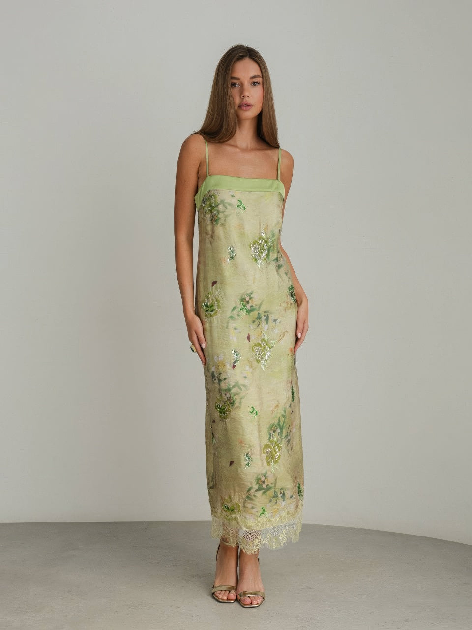 Yaprak Nakışlı Saten Askılı Elbise