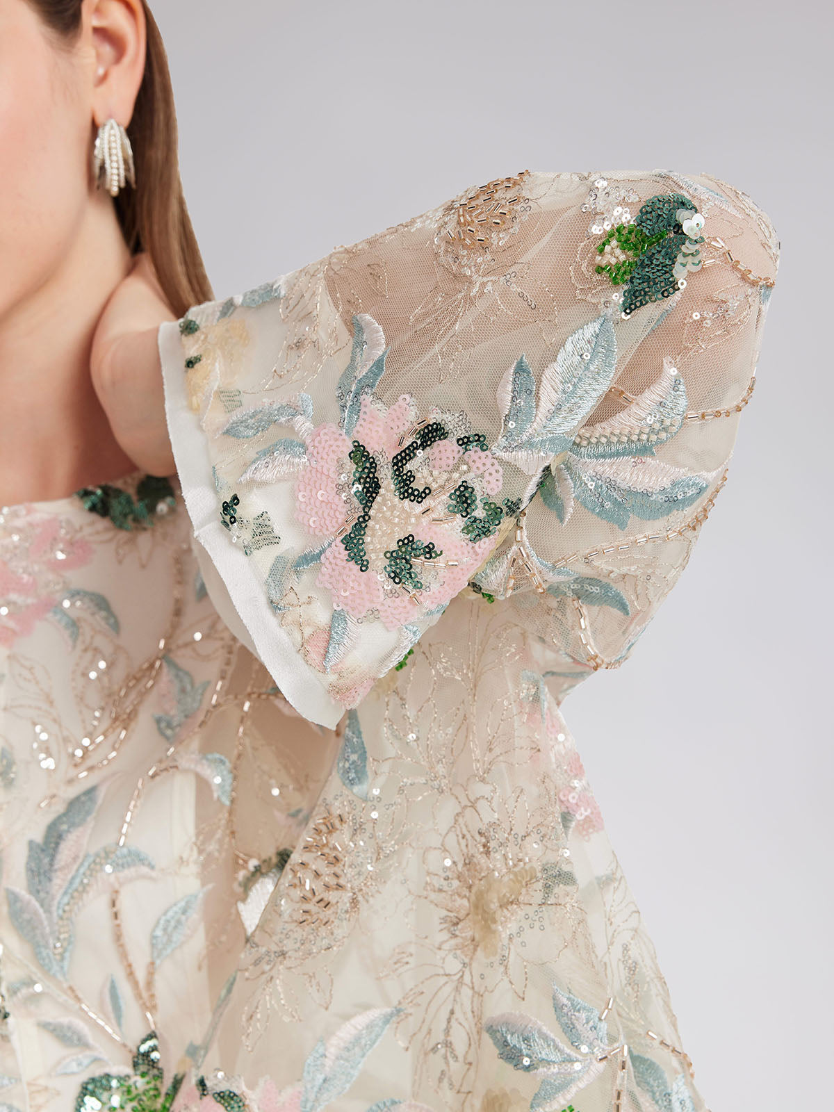 Pullu Çiçek Nakışlı Gömlek