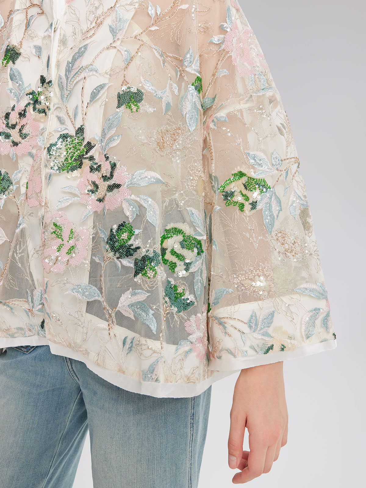 Pullu Çiçek Nakışlı Gömlek