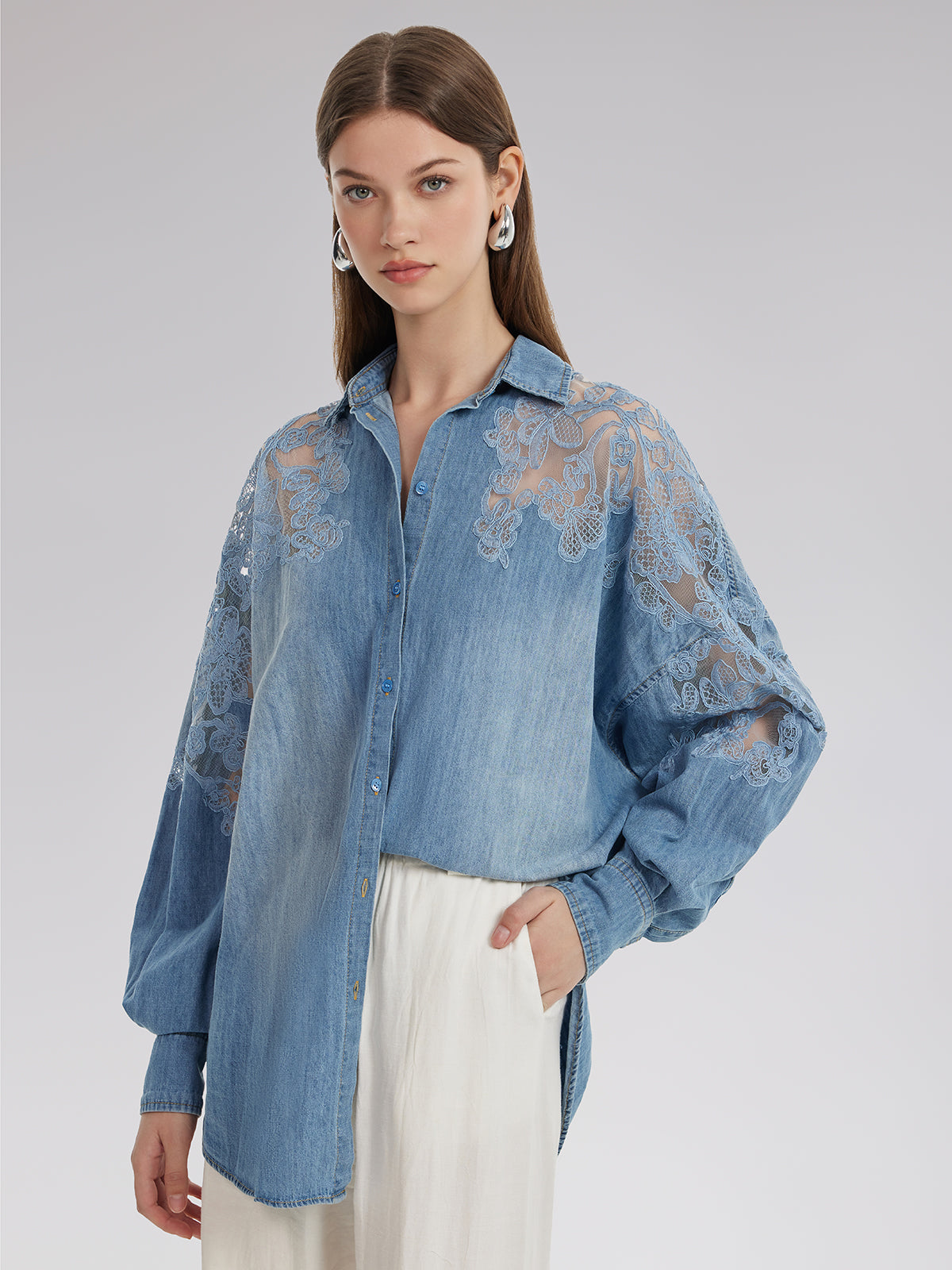 Çiçekli Dantel Parçalı Kot Gömlek