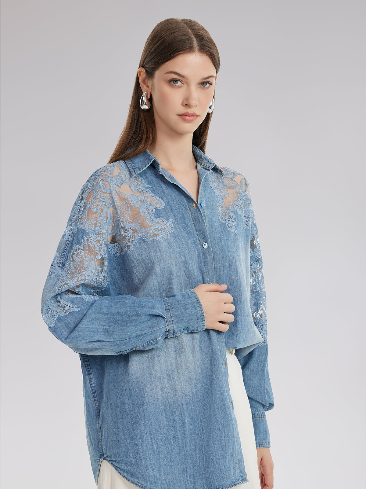 Çiçekli Dantel Parçalı Kot Gömlek