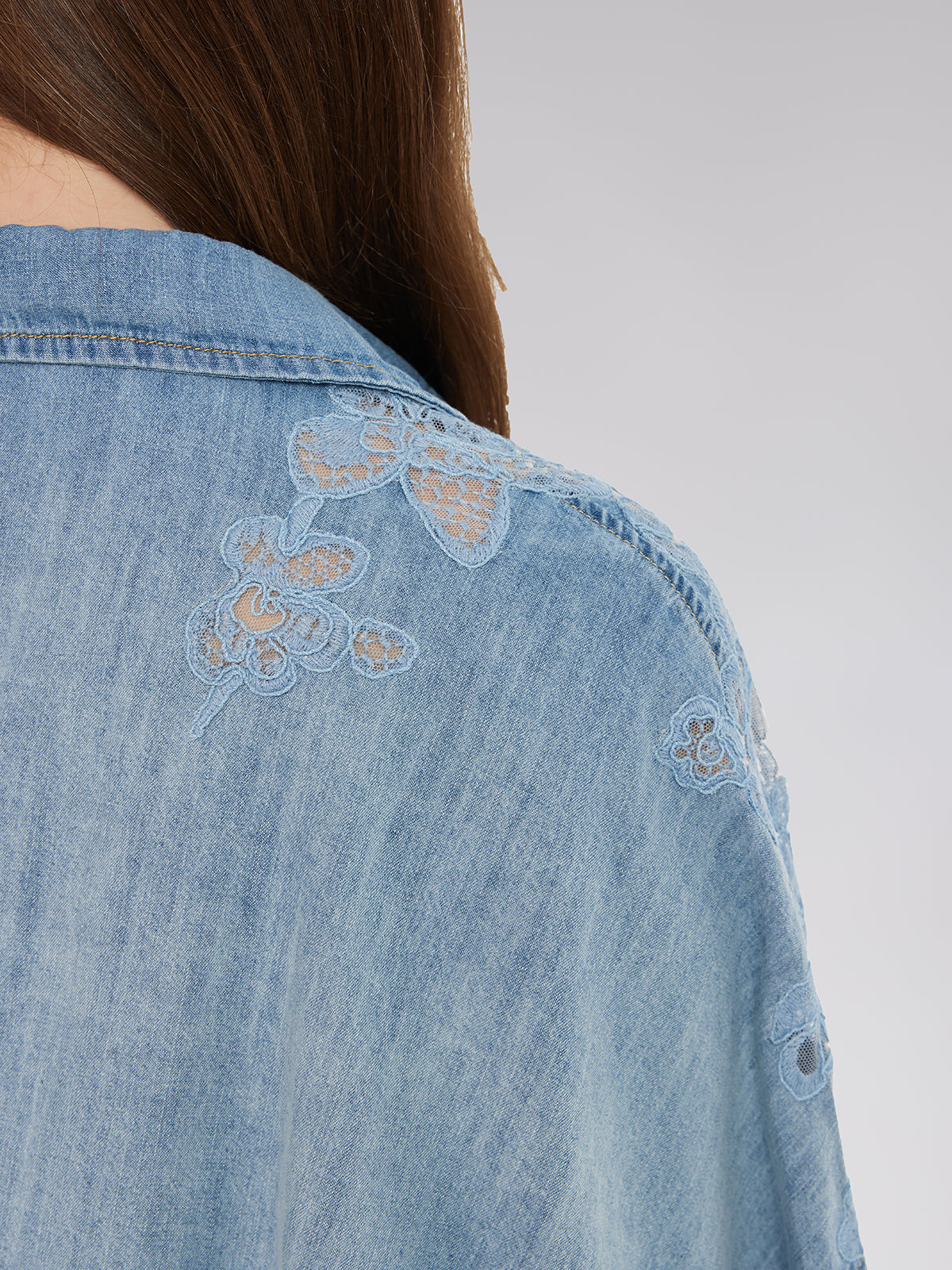 Çiçekli Dantel Parçalı Kot Gömlek