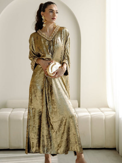 Çarpıcı Altın V Yaka Elbise