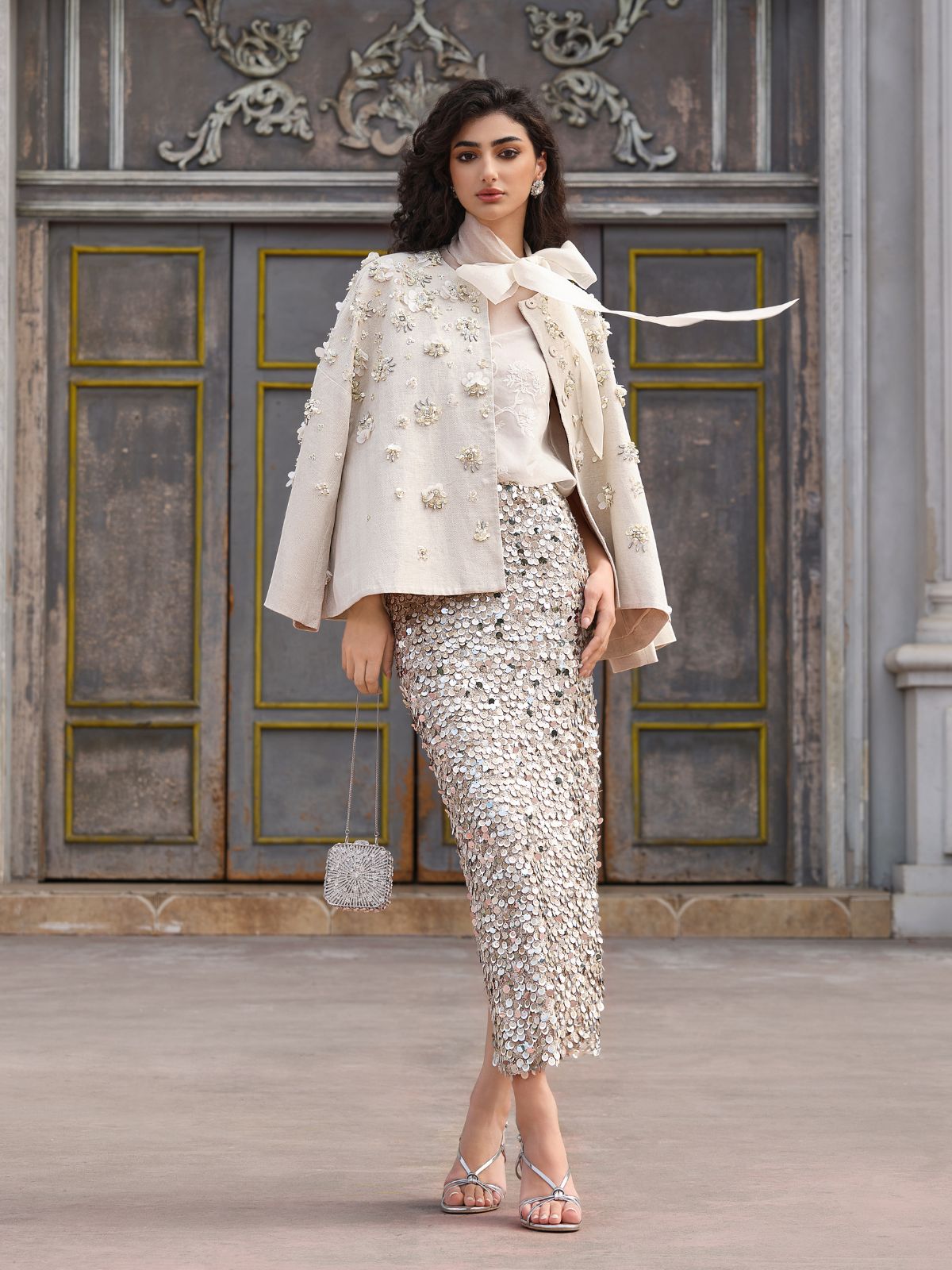 El İşlemesi Keten Pelerin Kaban