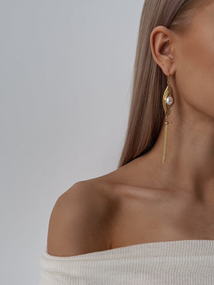 Altın Yaprak İnci Sallantılı Küpe