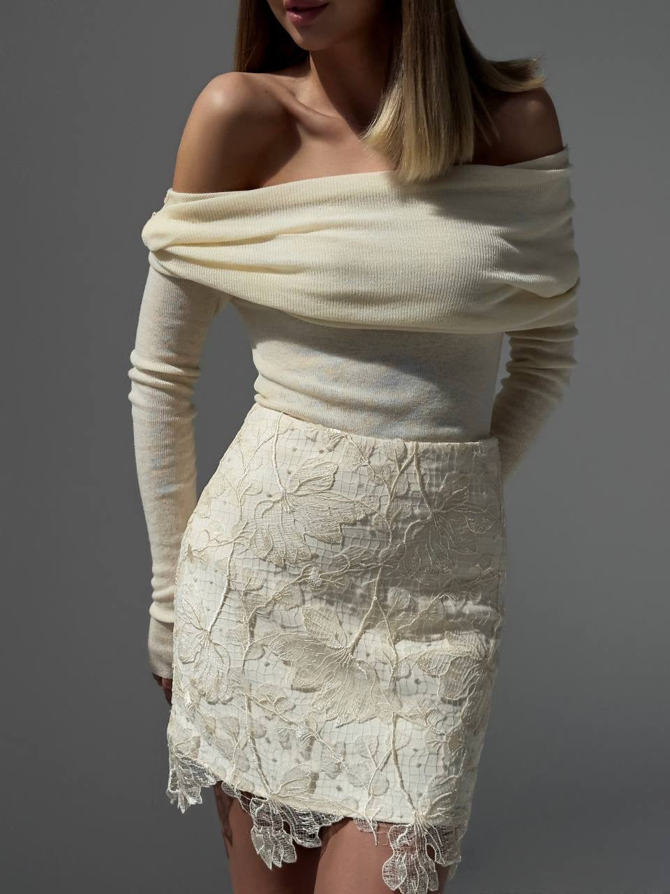 Zarif Omzu Açık Bluz