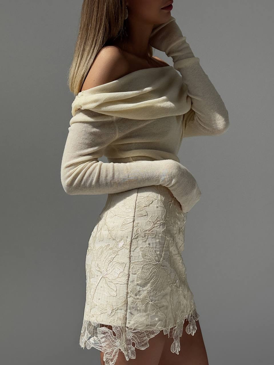 Zarif Omzu Açık Bluz