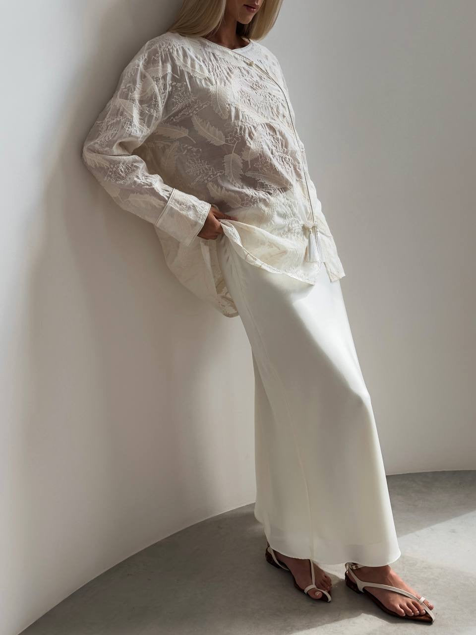 Beyaz Dantel Nakışlı Bluz