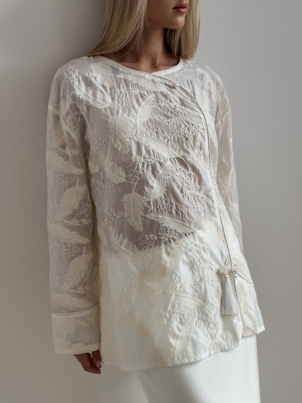 Beyaz Dantel Nakışlı Bluz