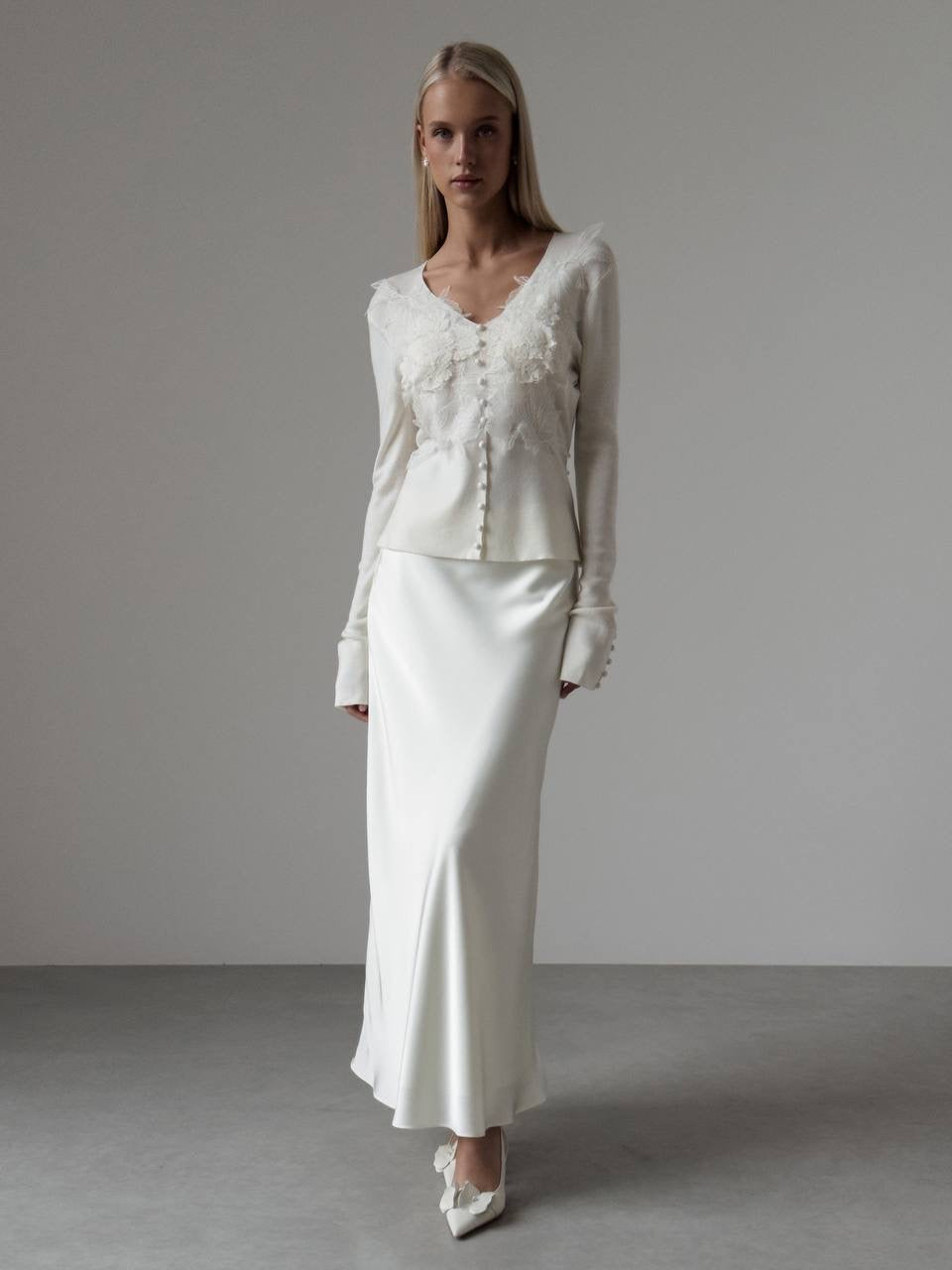 Dantel Aplike Detaylı Krem Bluz