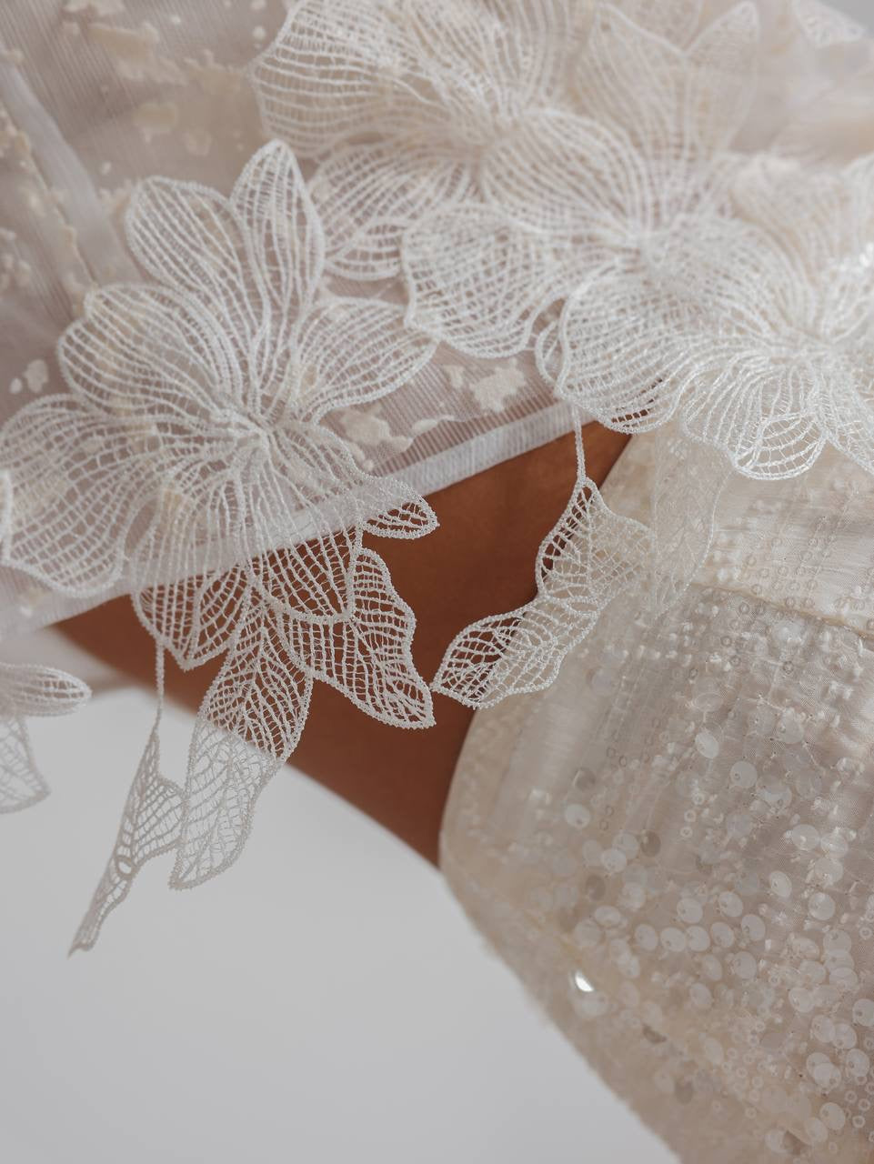 Zarif Nakışlı Dantel Bluz