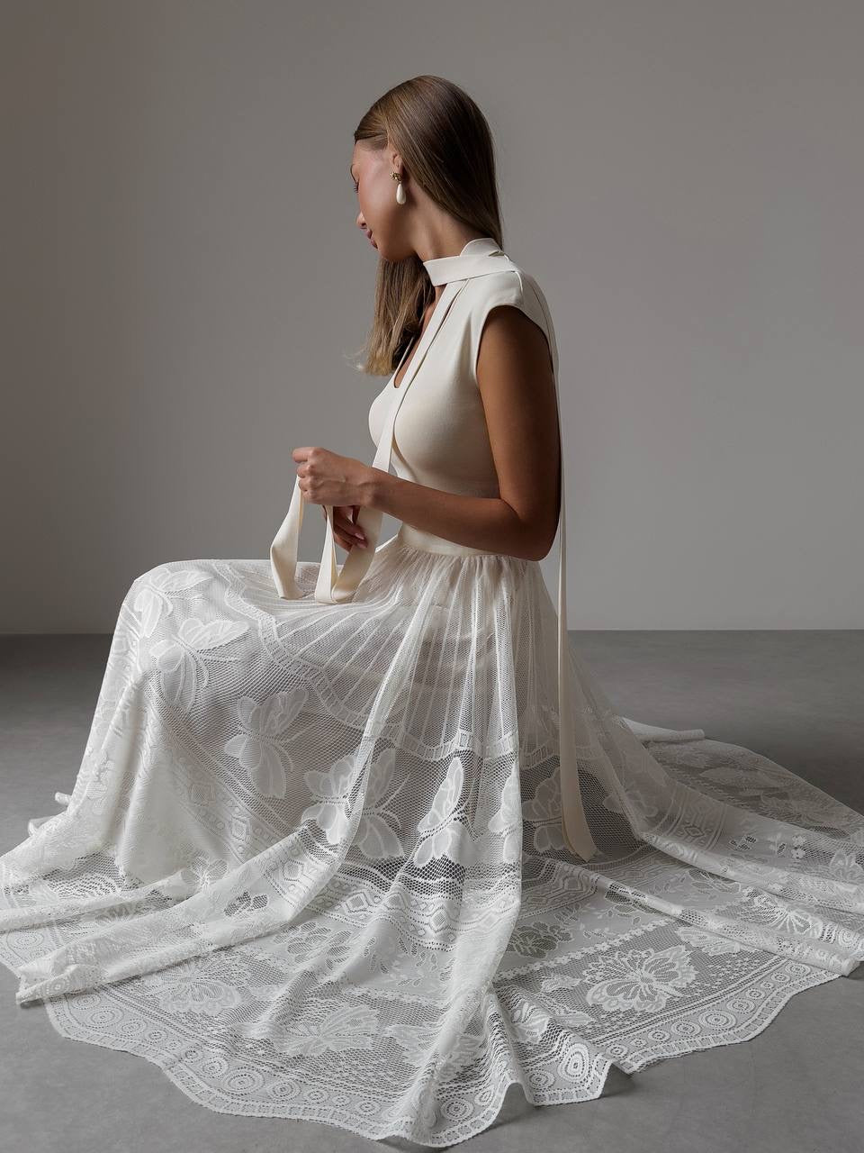 Bağlama Detaylı Krem Bluz