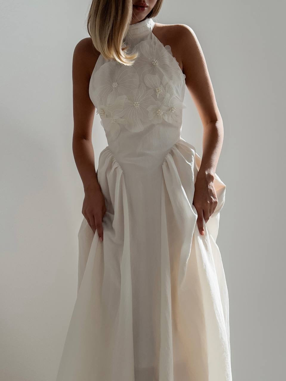 Beyaz Blossom Halter Elbise