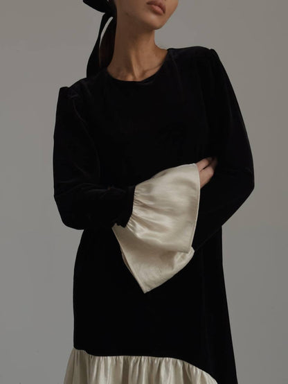 Siyah-Beyaz Kontrast Detaylı Kadife Elbise