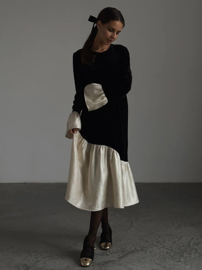 Siyah-Beyaz Kontrast Detaylı Kadife Elbise