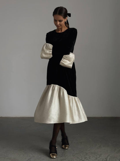 Siyah-Beyaz Kontrast Detaylı Kadife Elbise