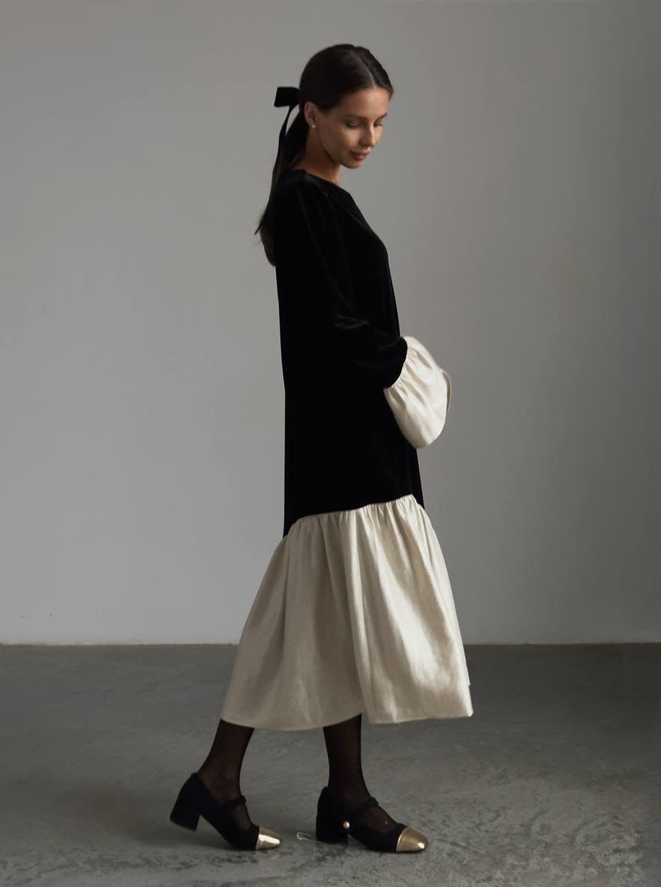 Siyah-Beyaz Kontrast Detaylı Kadife Elbise