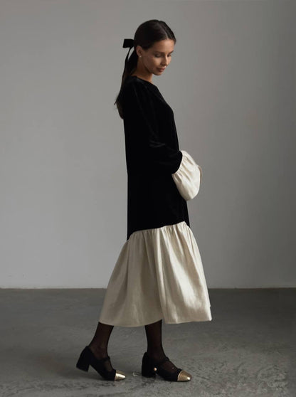 Siyah-Beyaz Kontrast Detaylı Kadife Elbise