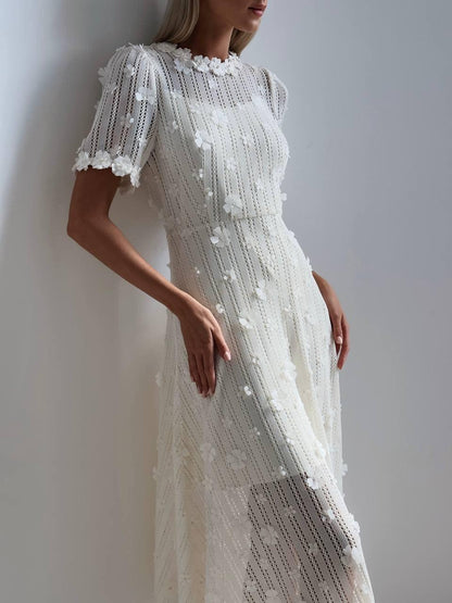 Zarif Çiçek Dokulu Elbise