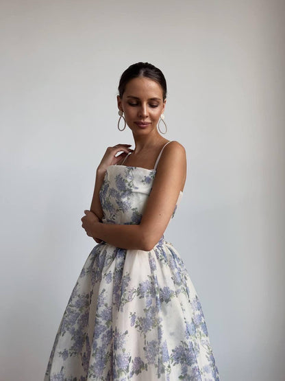 Zarif Çiçek Desenli Elbise