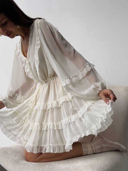 Zarif Fırfırlı Beyaz Mini Elbise