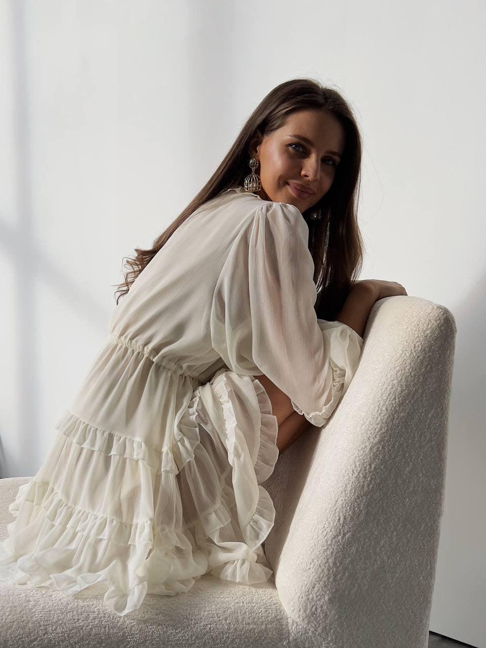 Zarif Fırfırlı Beyaz Mini Elbise