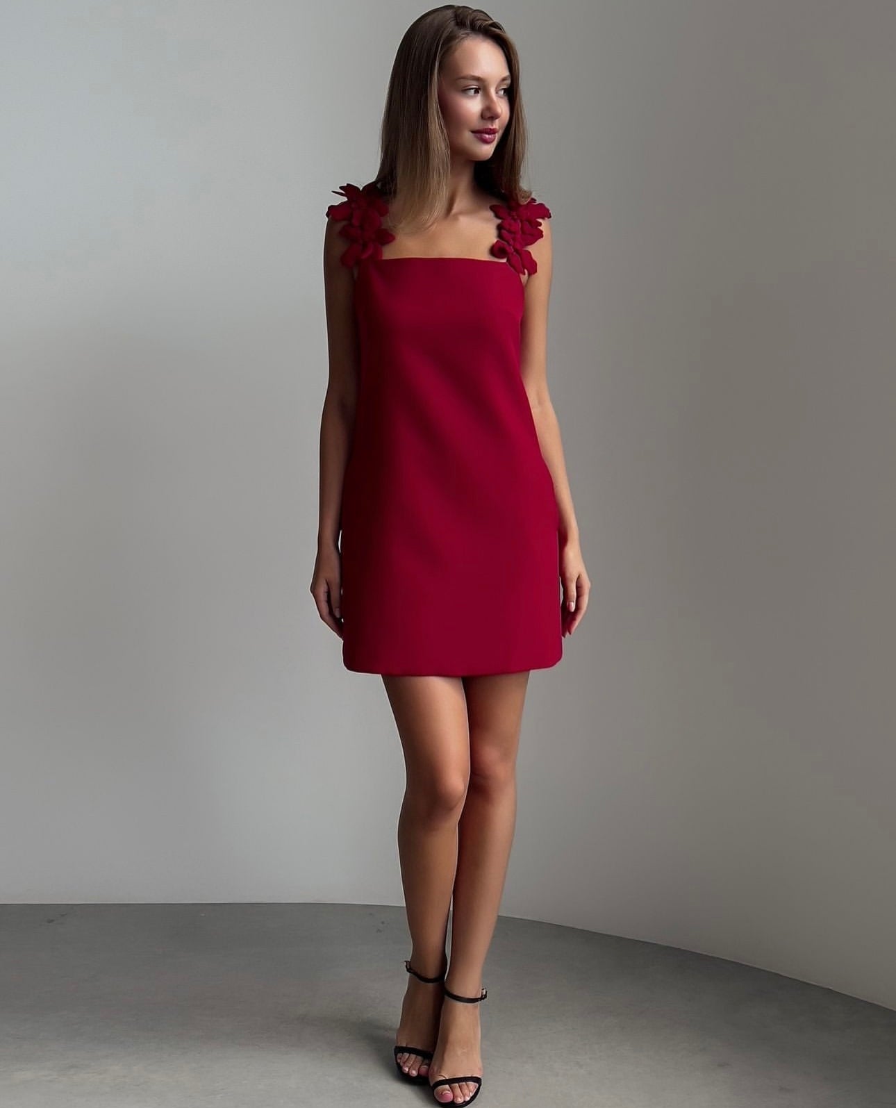 Çiçek Omuz Detaylı Zarif Kırmızı Mini Elbise