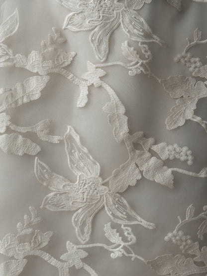 Beyaz Çiçek Nakışlı Mini Elbise