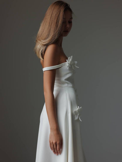 Beyaz Çiçek Aplike Midi Elbise