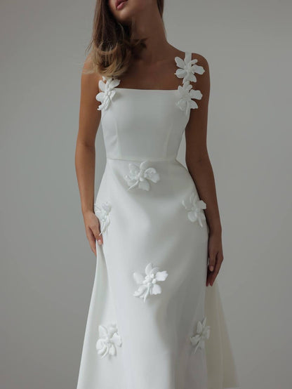 Beyaz Çiçek Aplike Midi Elbise