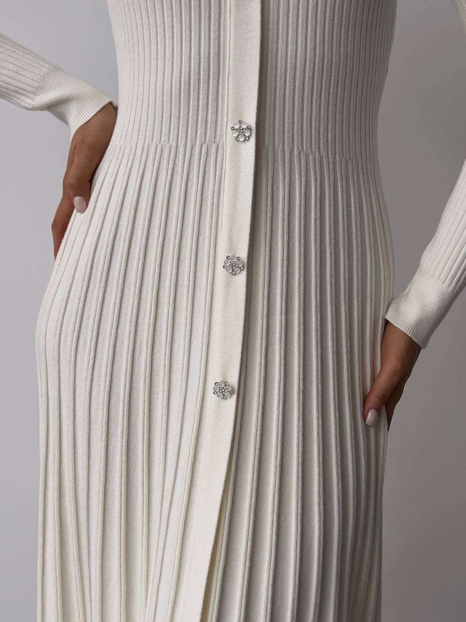 Kristal Düğmeli Fildişi Fitilli Triko Midi Elbise