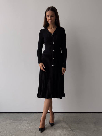 Kristal Düğmeli Siyah Fitilli Triko Midi Elbise