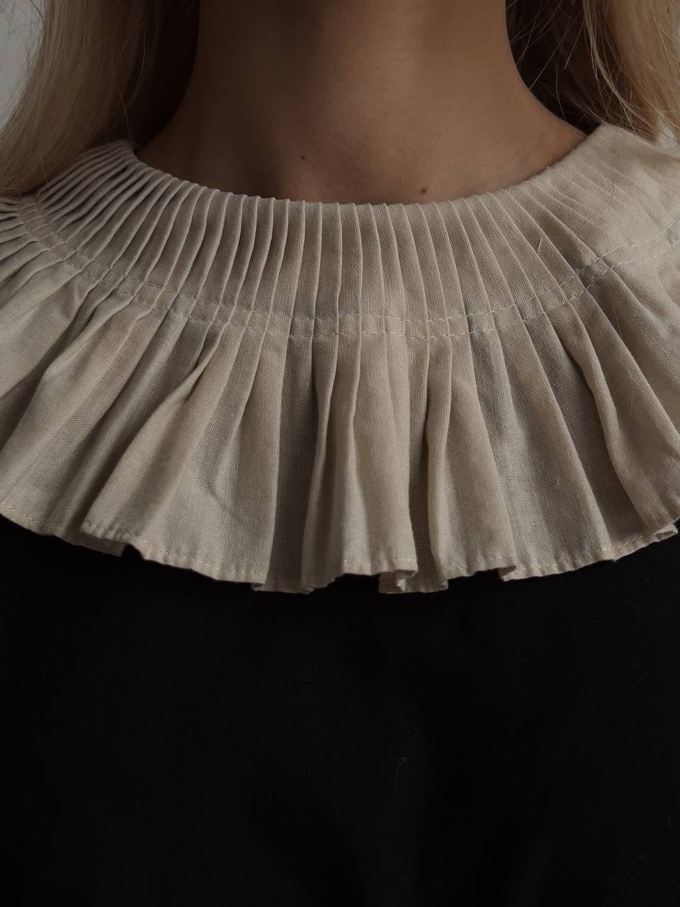 Bej Pile Yakalı Siyah Elbise