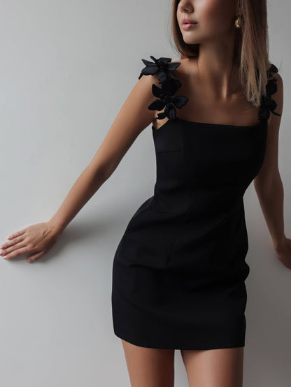 Siyah Çiçek Detaylı Elbise