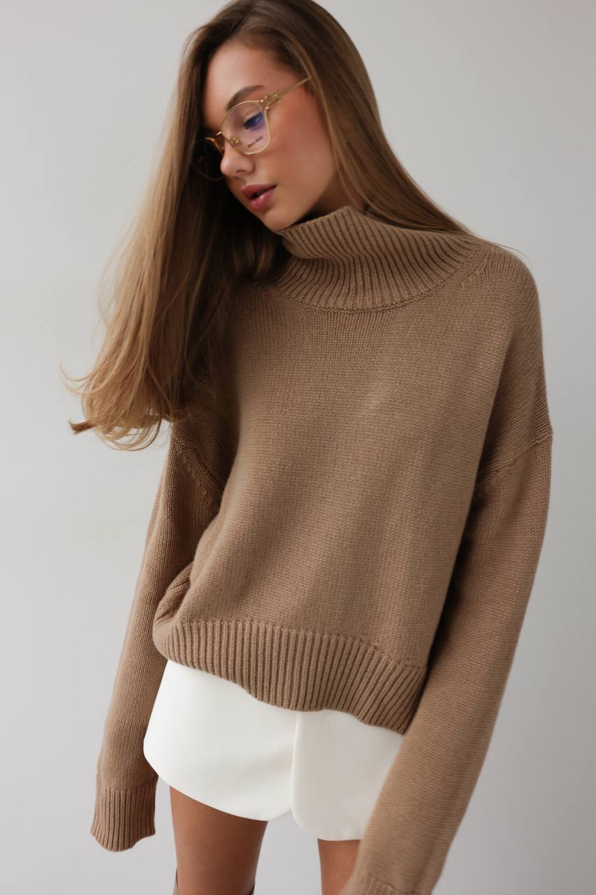 Kesim Detaylı Mini Şort