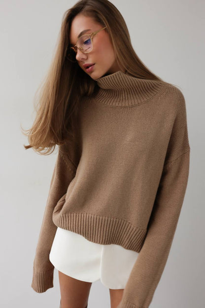 Kesim Detaylı Mini Şort