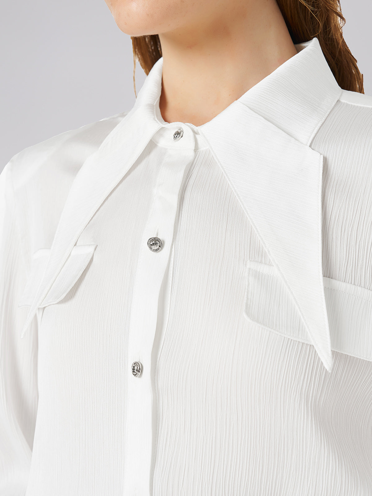 Sivri Yakalı İnce Pileli Gömlek