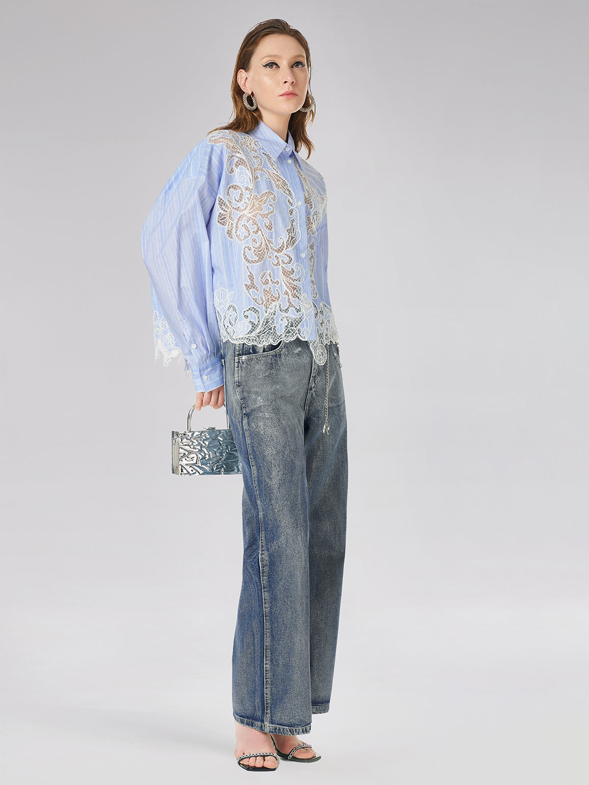 Dantel Yerleştirmeli Nakışlı Gömlek