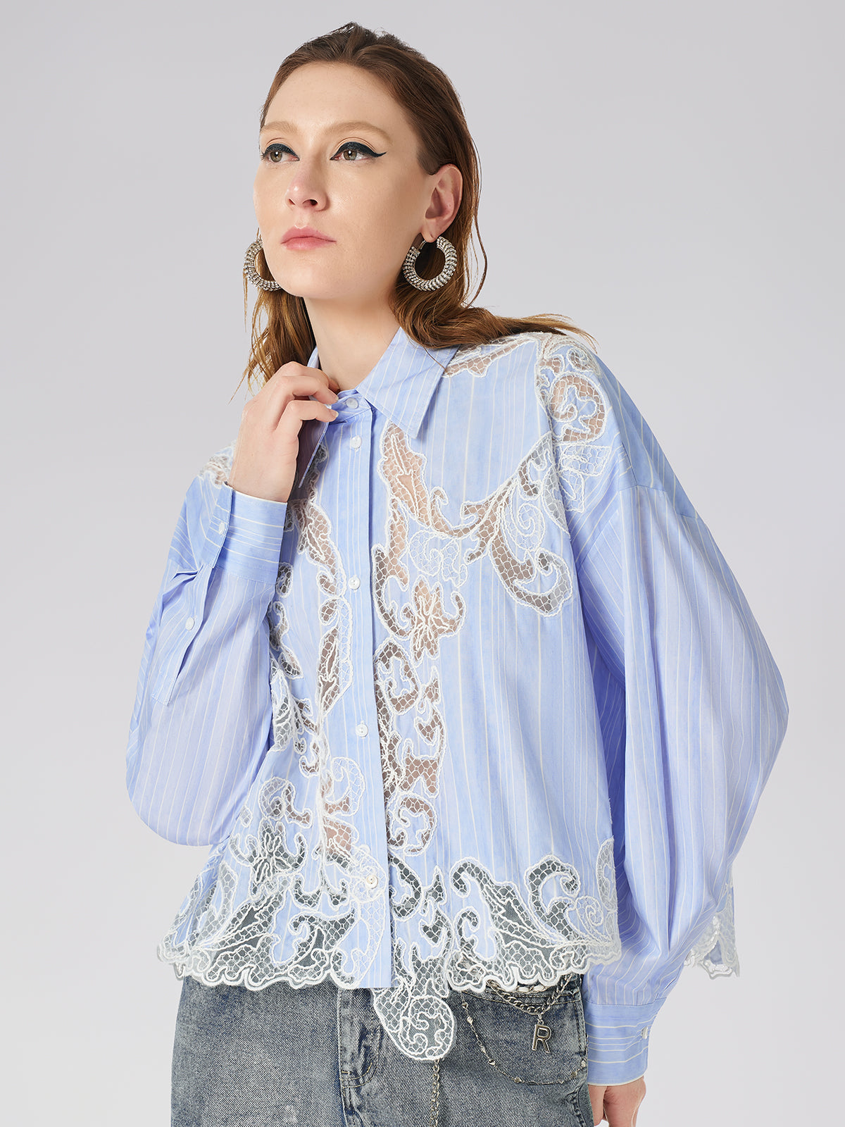 Dantel Yerleştirmeli Nakışlı Gömlek