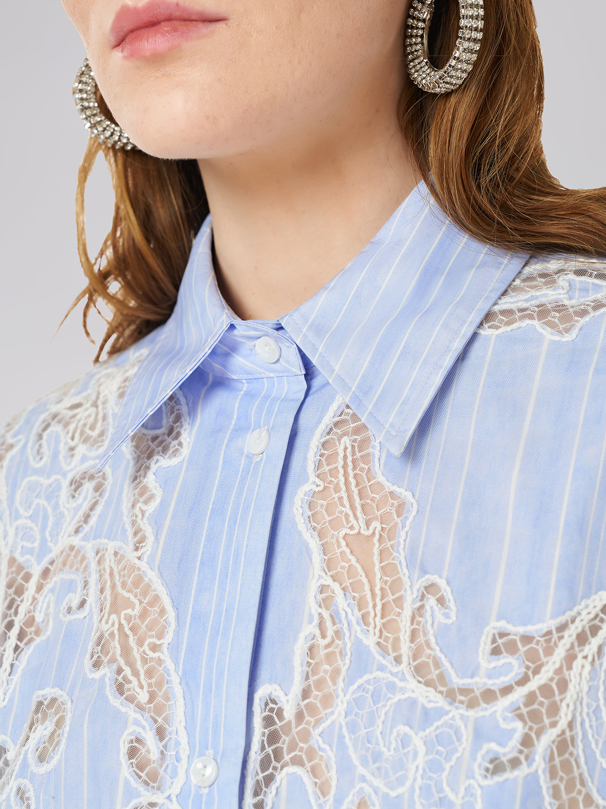 Dantel Yerleştirmeli Nakışlı Gömlek