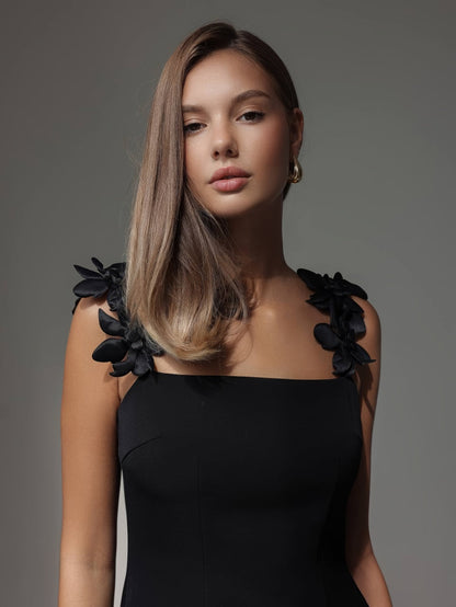 Siyah Çiçek Detaylı Elbise