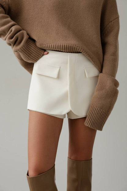 Kesim Detaylı Mini Şort