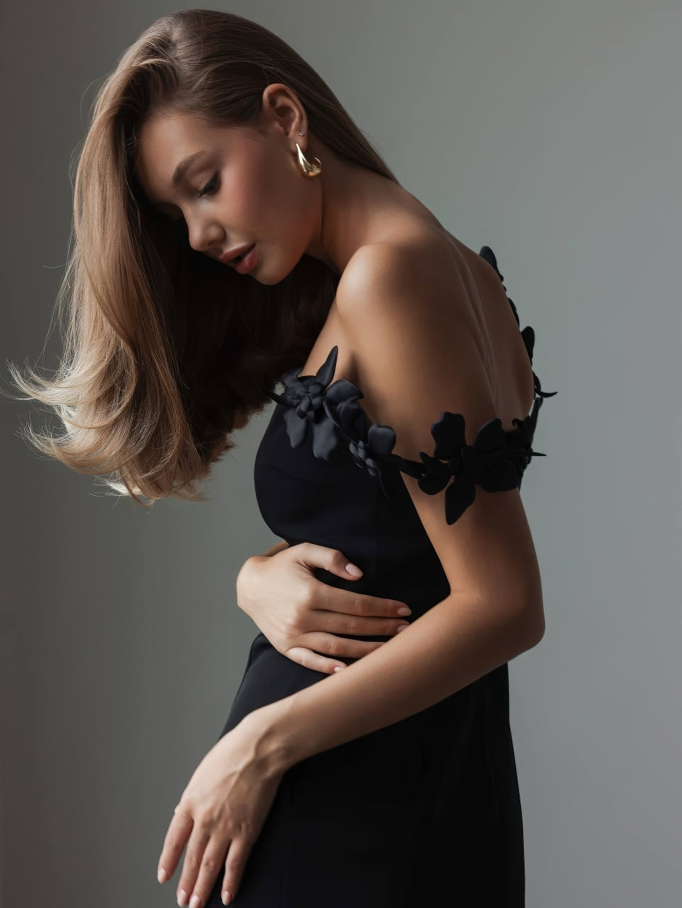 Siyah Çiçek Detaylı Elbise