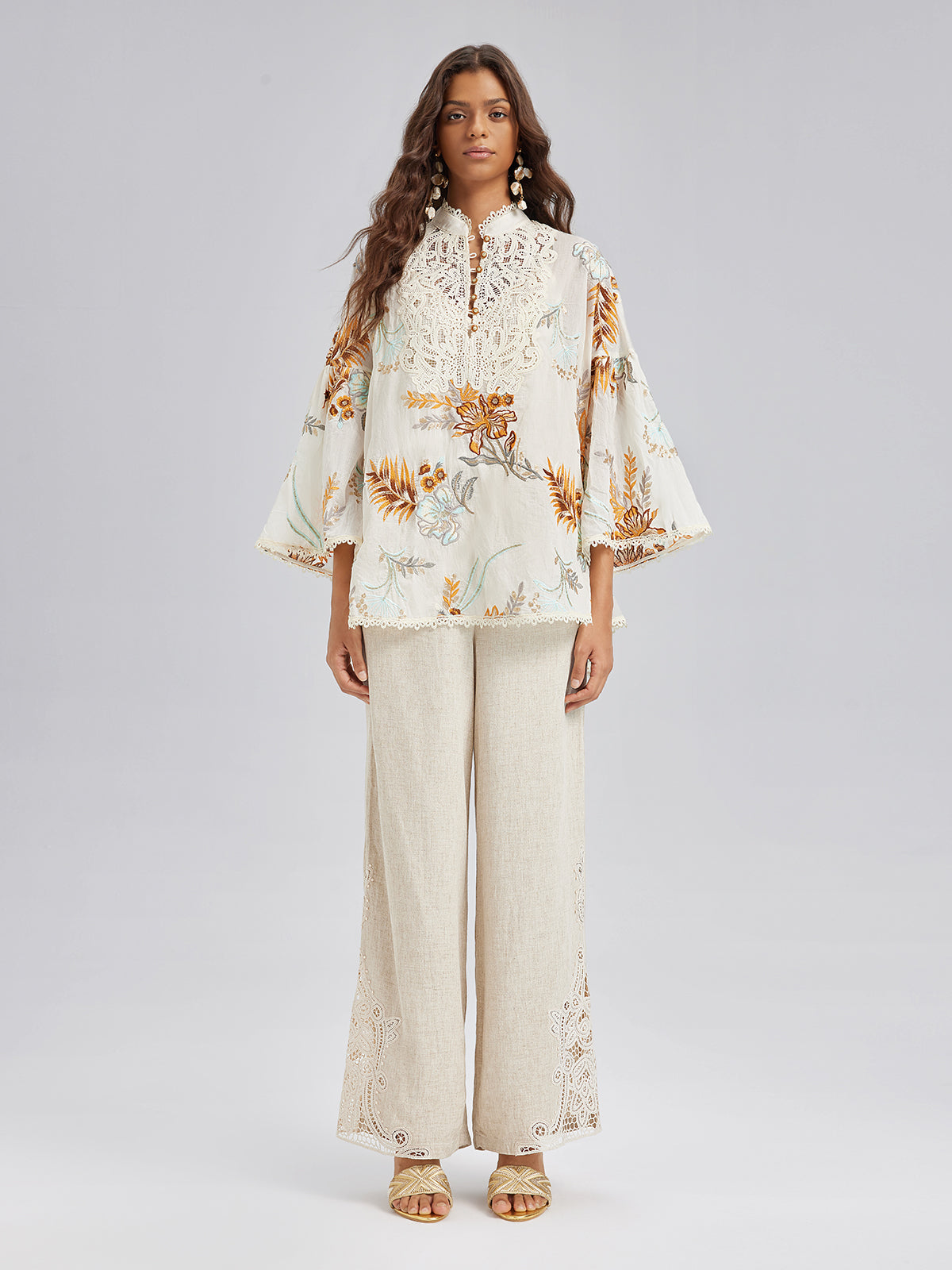 Sanatsal Çiçek Nakışlı Dantel Bluz