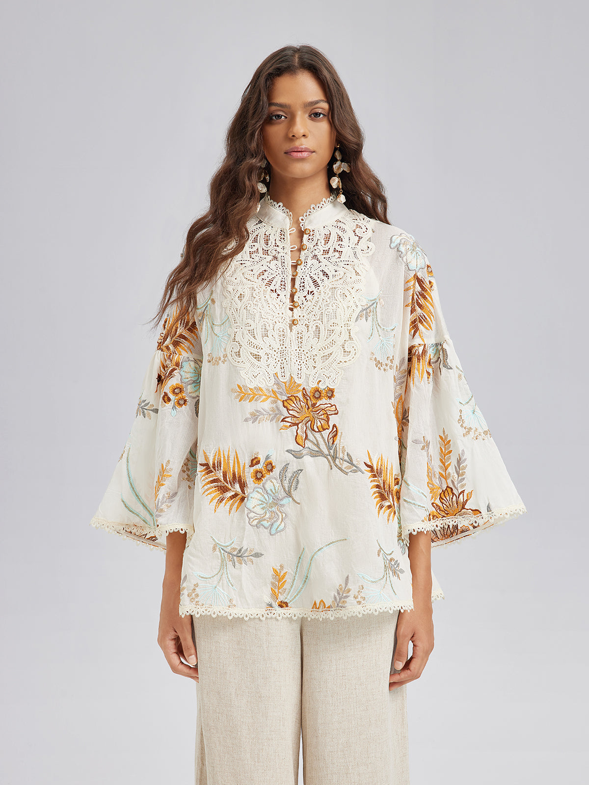 Sanatsal Çiçek Nakışlı Dantel Bluz