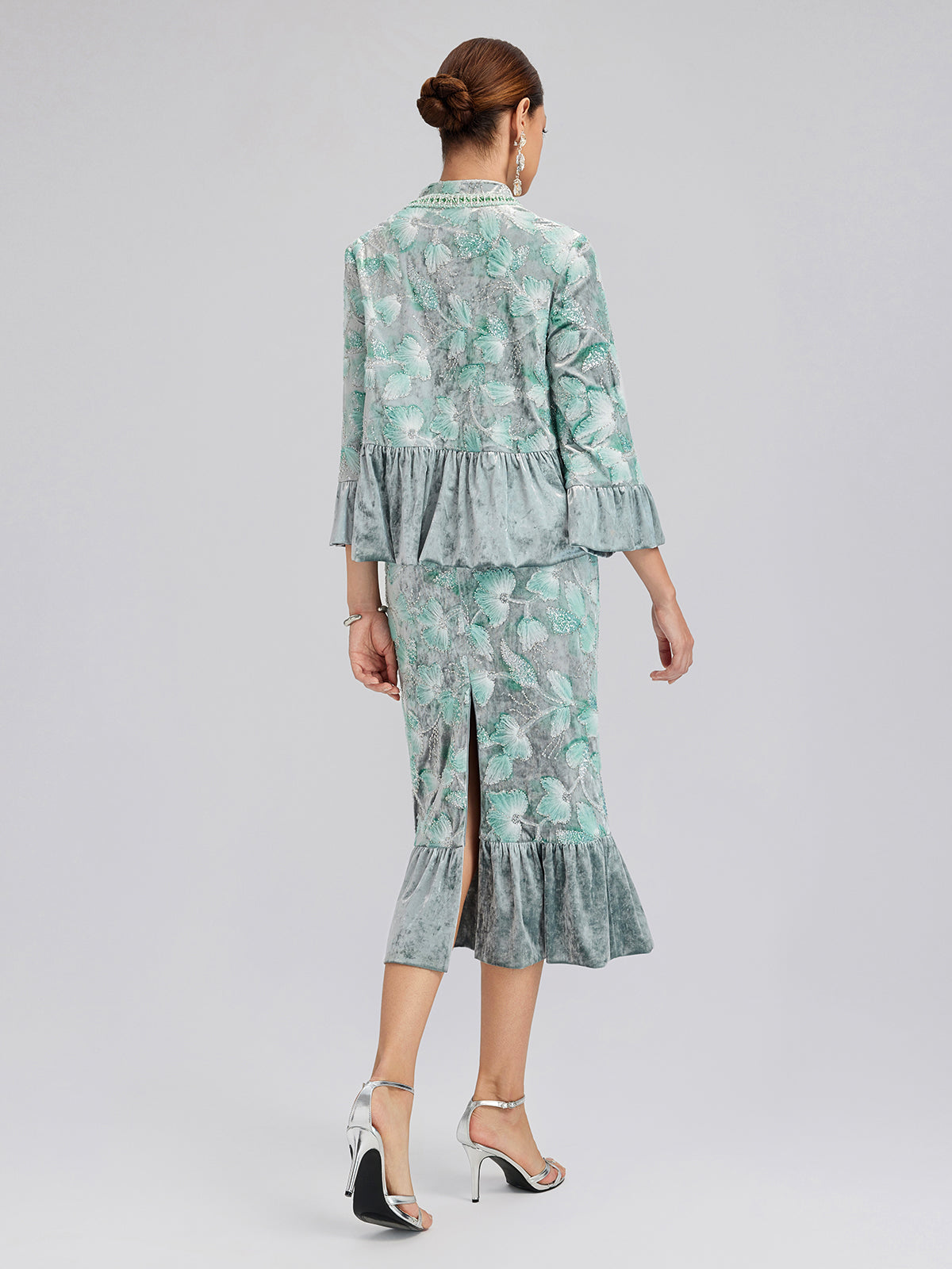 Boncuklu Çiçek Nakışlı Kadife Hakim Yaka Ceket