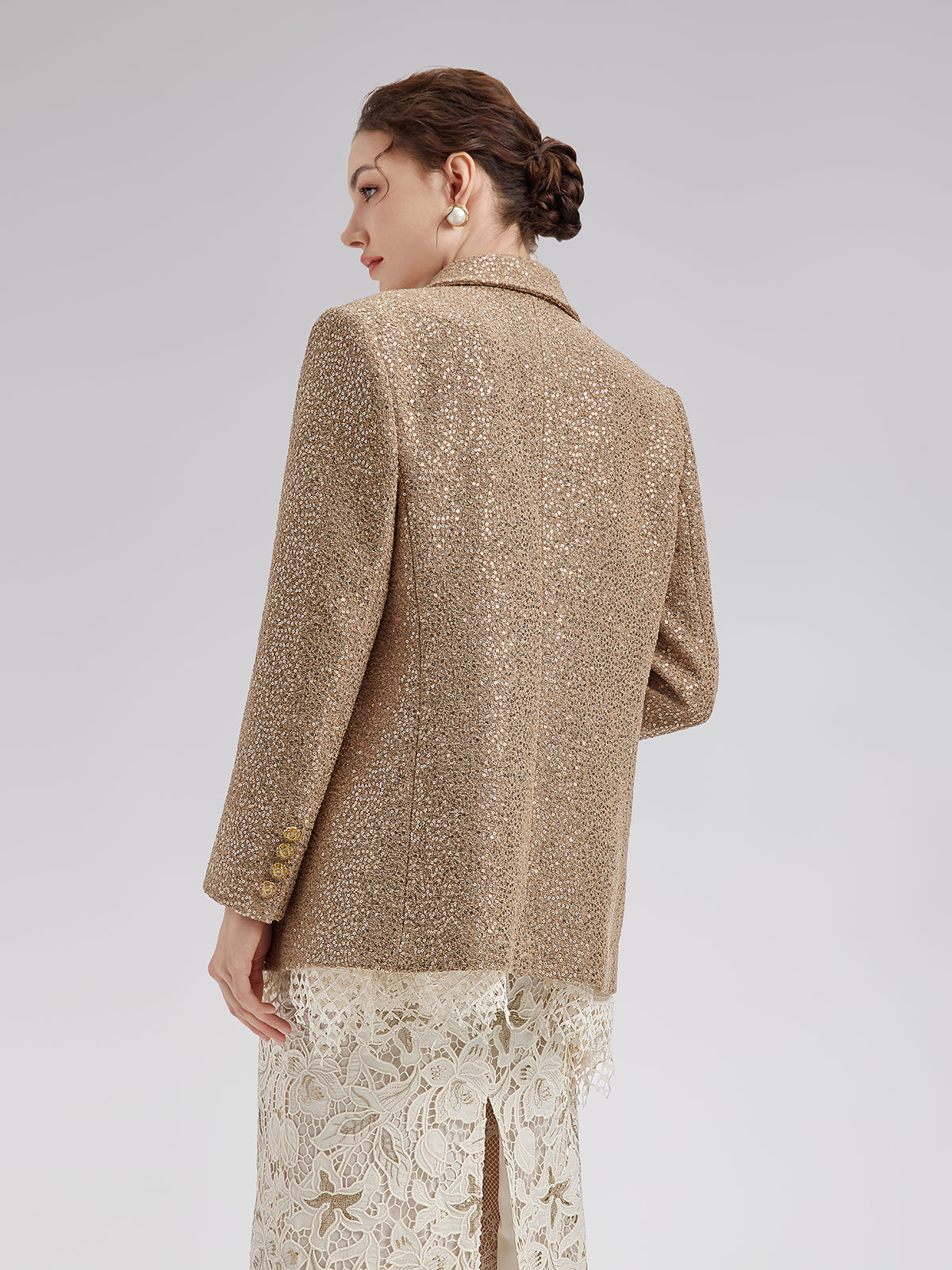 Altın Pullu Kamelya Broşlu Ceket