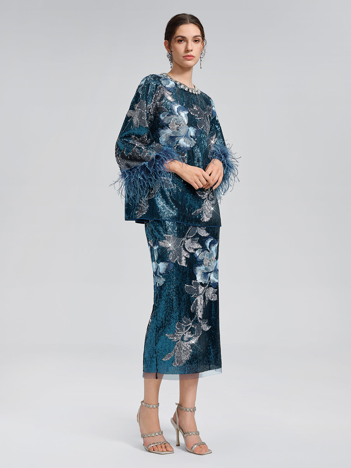 Pullu Çiçek Nakışlı Etek